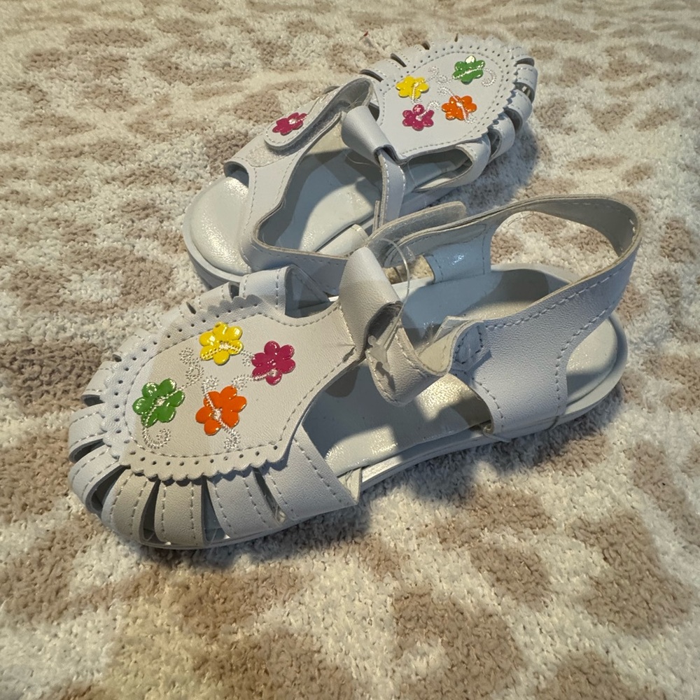 Kids Floral Sandals - Picture 3 of 9